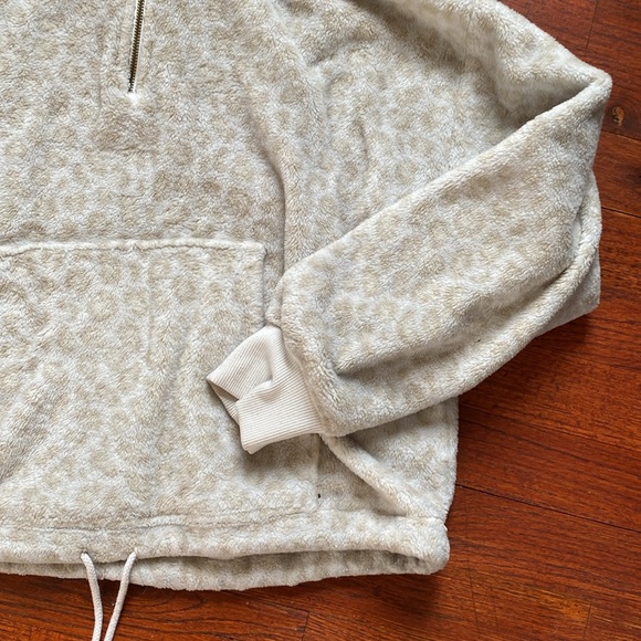 Old Navy Fleece Pullover with Cheetah Print - Picture 5 of 7